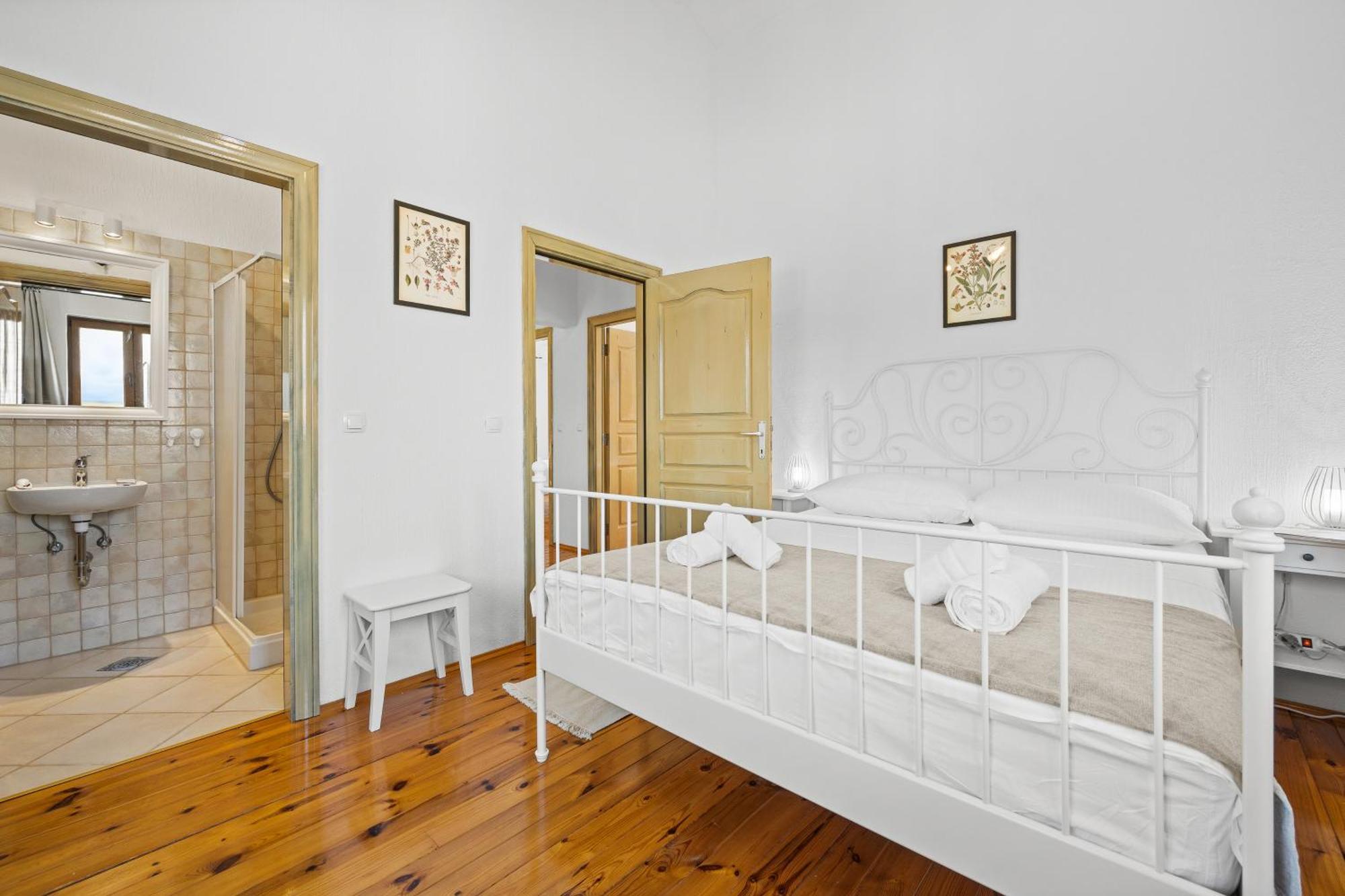 Villa Brioni With Pool By Rentistra Cabrunici Exterior foto