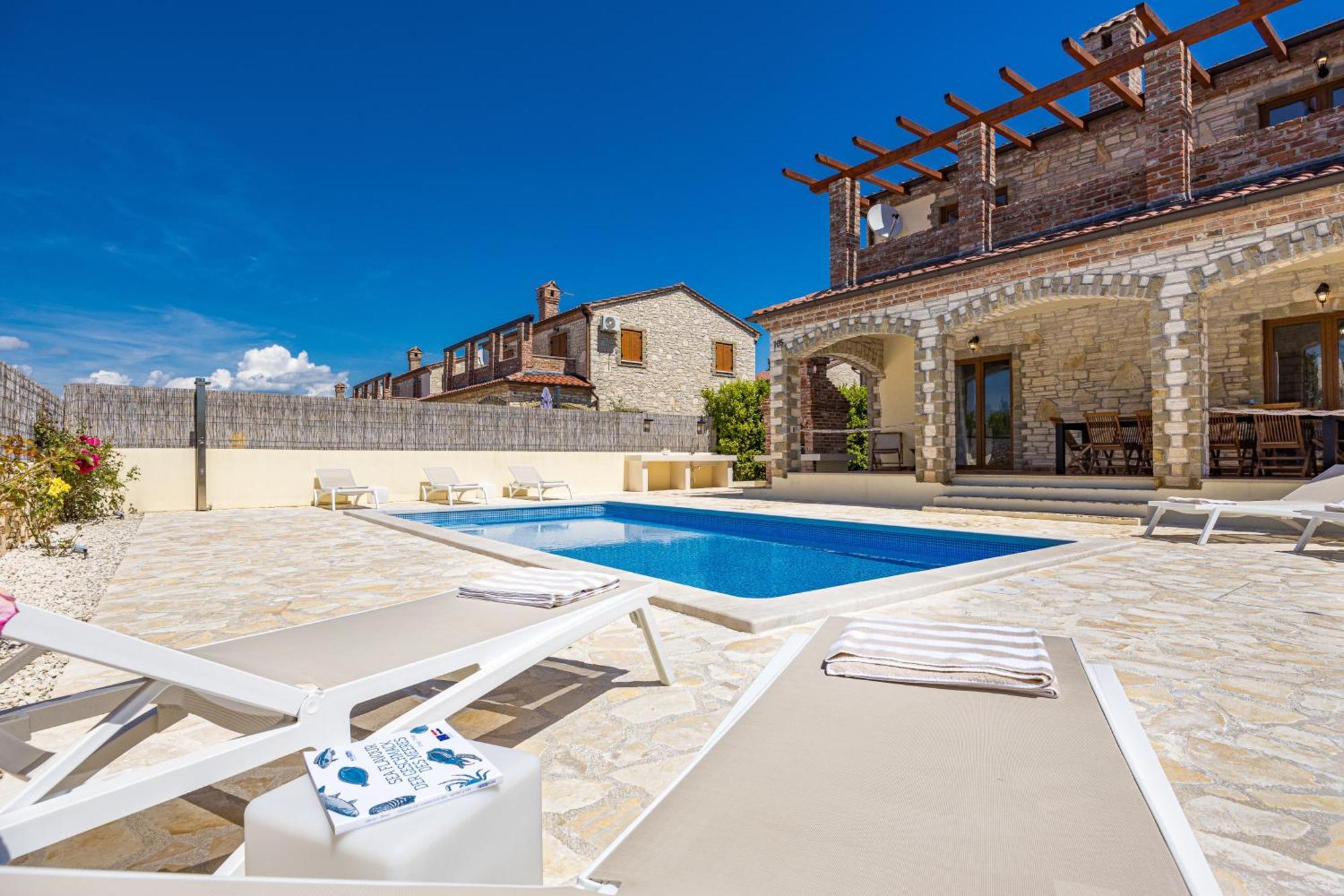Villa Brioni With Pool By Rentistra Cabrunici Exterior foto