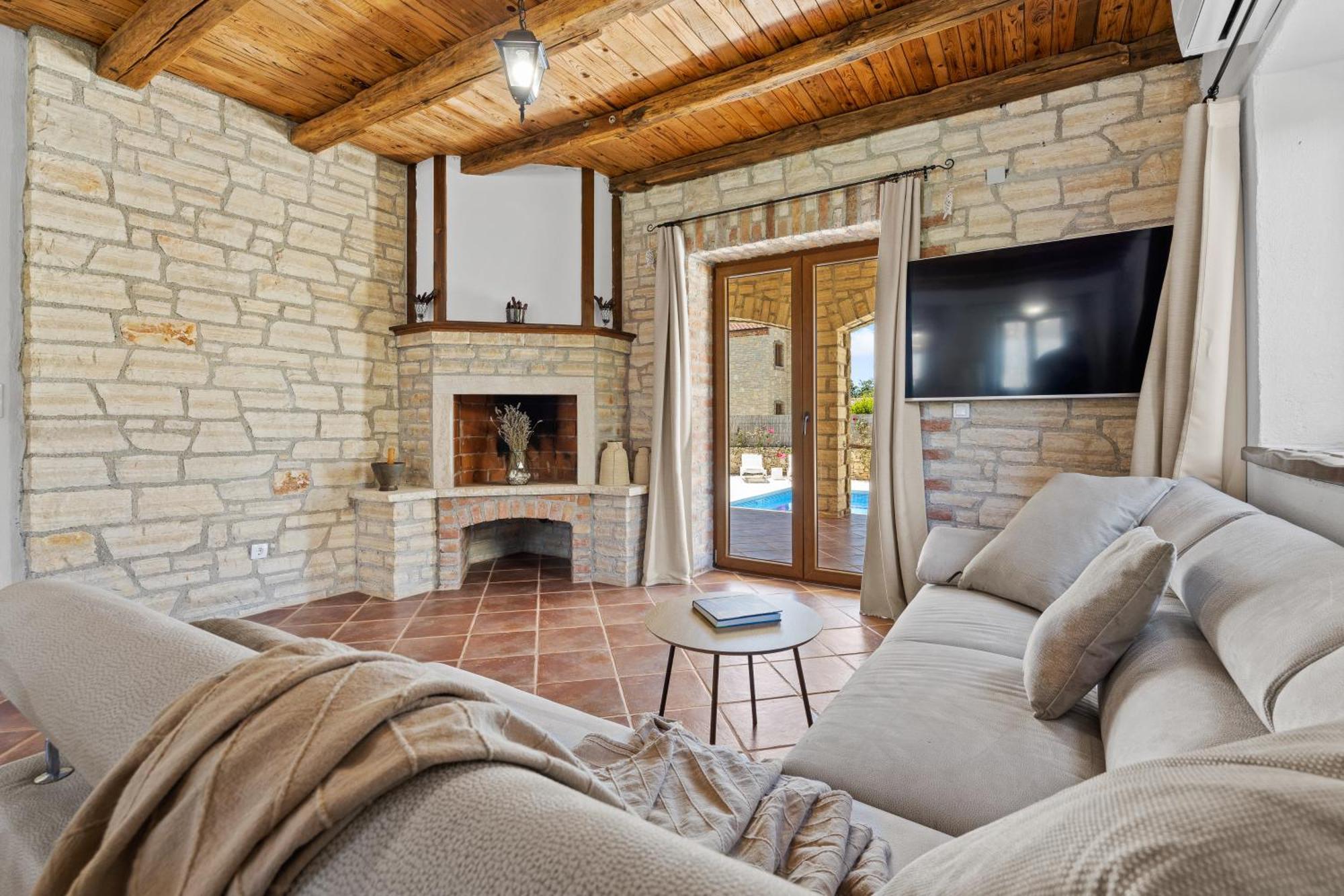 Villa Brioni With Pool By Rentistra Cabrunici Exterior foto