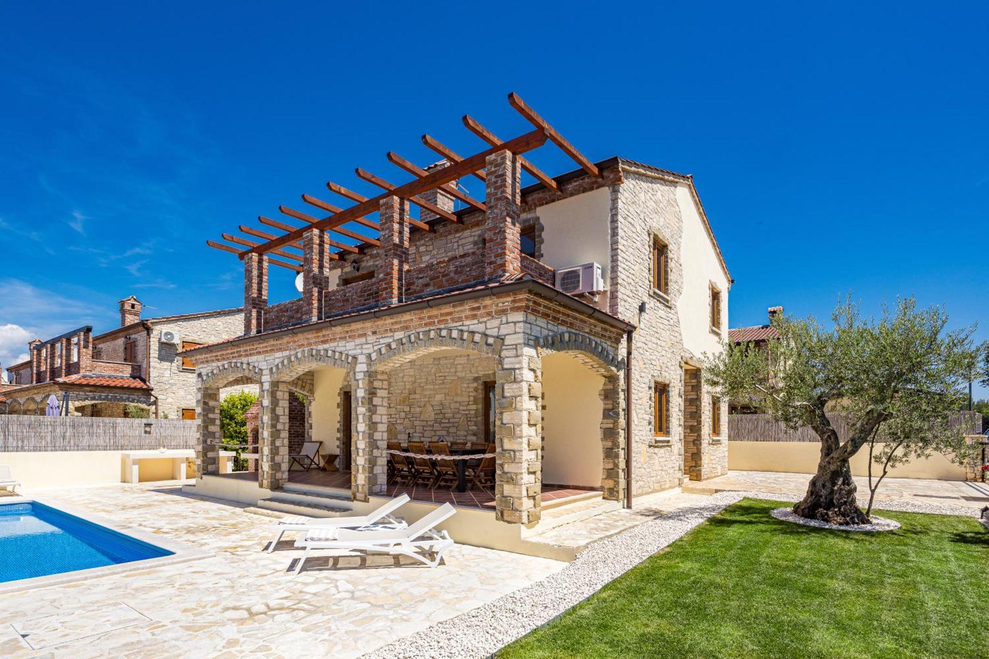 Villa Brioni With Pool By Rentistra Cabrunici Exterior foto