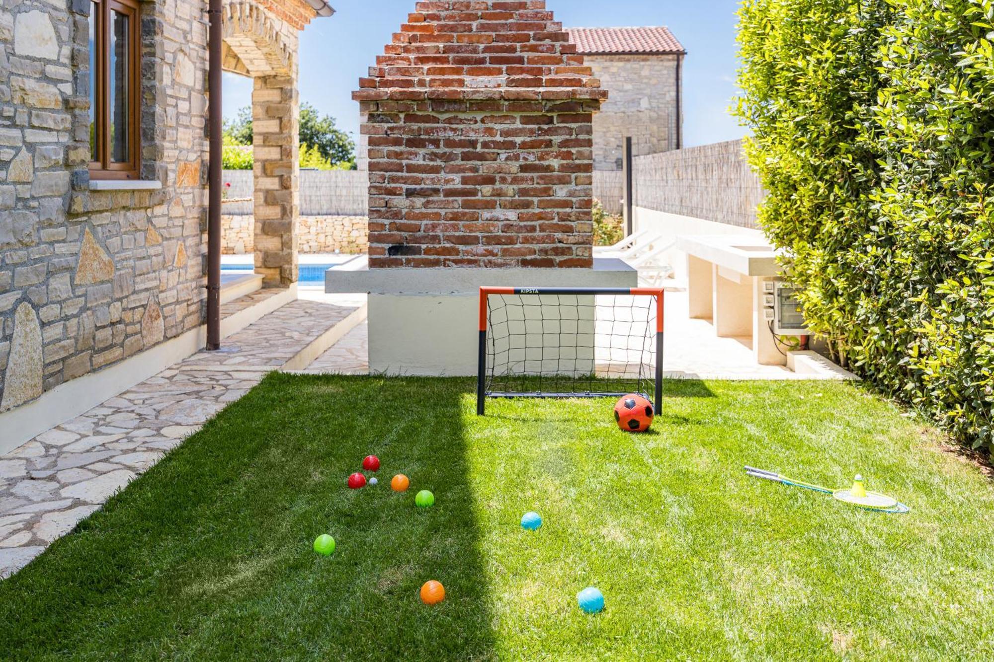Villa Brioni With Pool By Rentistra Cabrunici Exterior foto